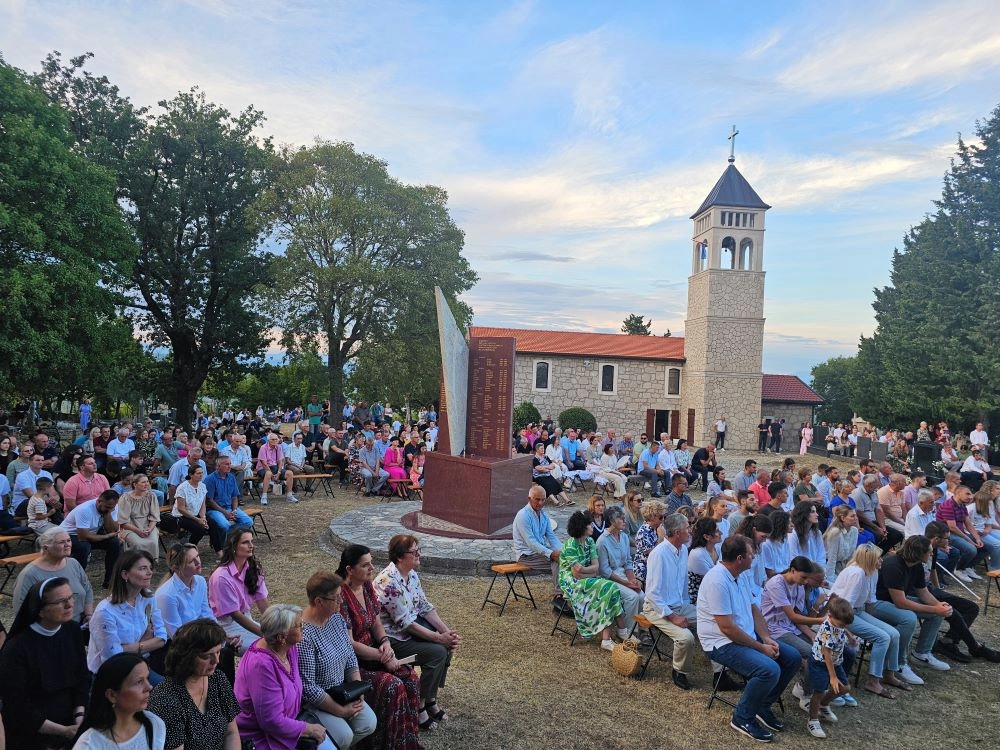 Na tradicionalnom Stipandanu okupilo se preko 1000 Hardomiljčana i gostiju